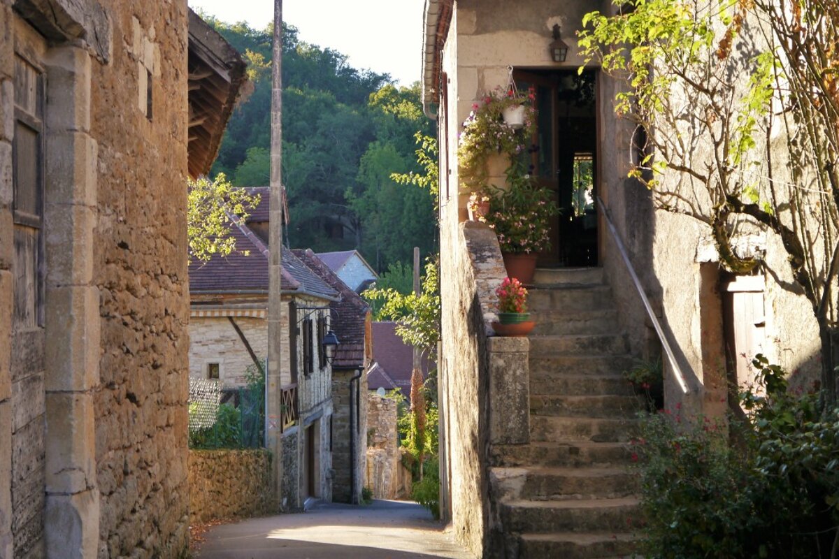 looking down a narrow street in carennac