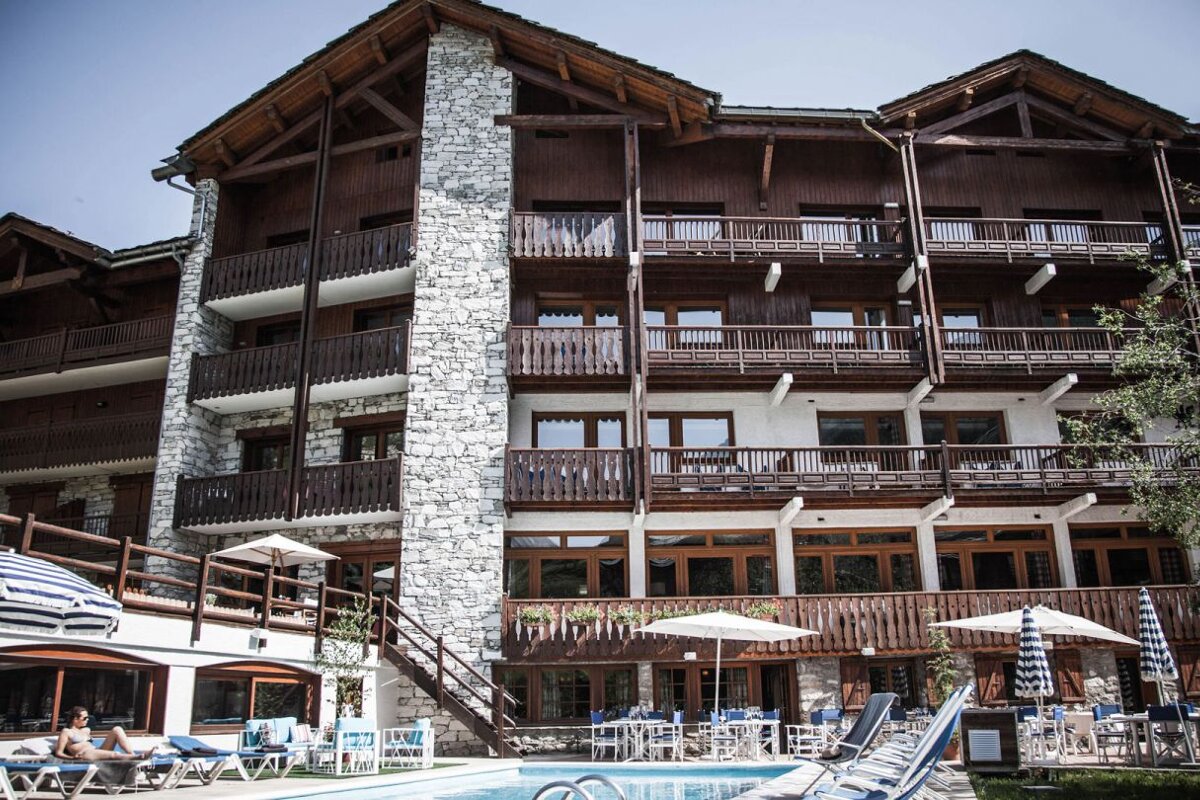 A large building with a swimming pool in front of it