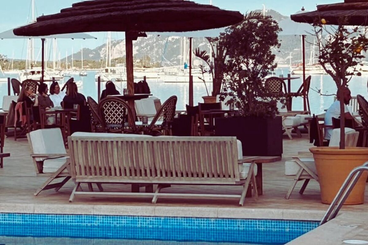 The Lemon Lounge Bar