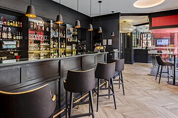 A bar with a sign that says ' fete ' on it