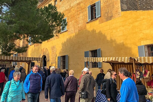 Almond Fair (Fira de la Flor d'Ametler) Review, Son Servera