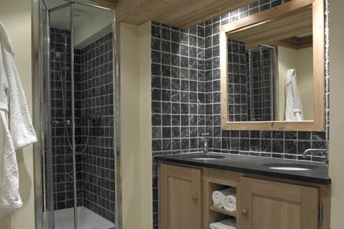 Aquila 203 Apartment, Val d'Isere - Centre bathroom