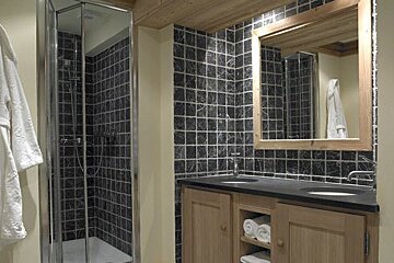 Aquila 203 Apartment, Val d'Isere - Centre bathroom
