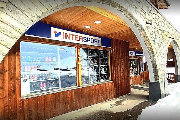 A store front with a sign that says intersport