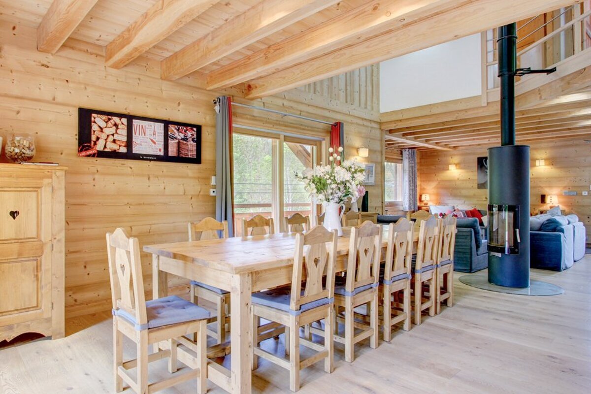 Quatre Saison Chalet, Morzine dining area