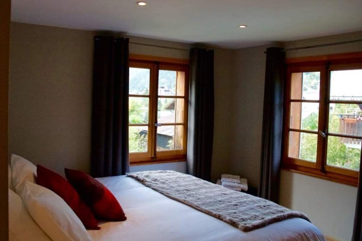 The Lodges at The Castle - Upper Lodge, Chamonix Main Town double bedroom