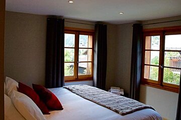 The Lodges at The Castle - Upper Lodge, Chamonix Main Town double bedroom