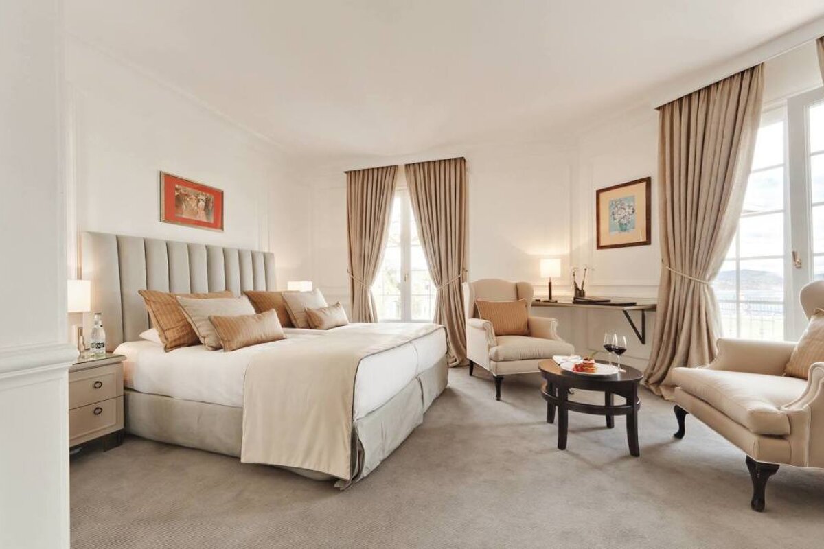 Villa Belrose Hotel, nr Saint Tropez double bedroom