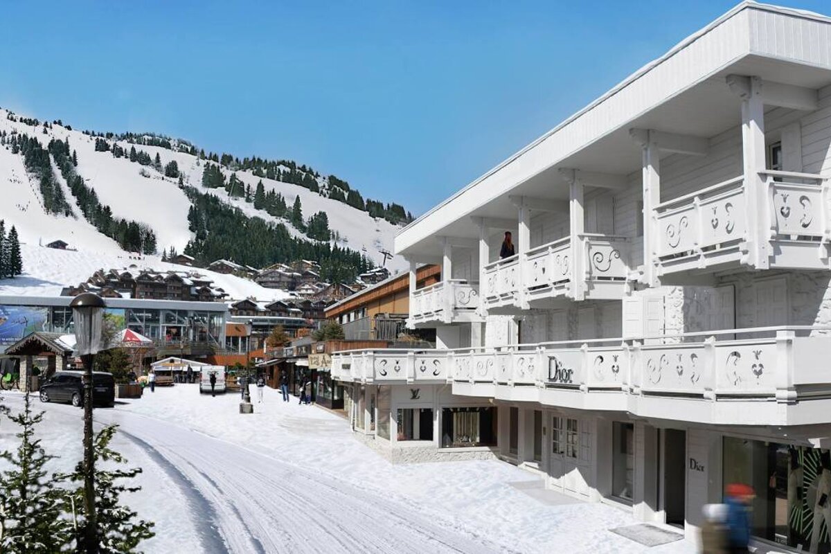 White 1921 Courchevel, Courchevel 1850 exterior