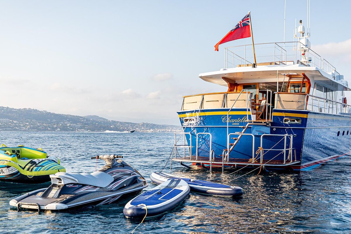 A boat with the name chante on it