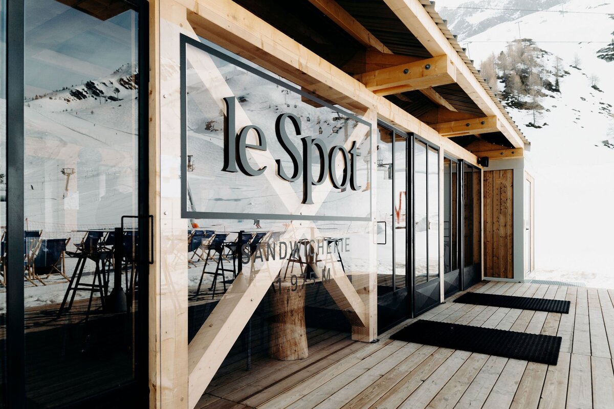 A building with a sign that says le spot on it