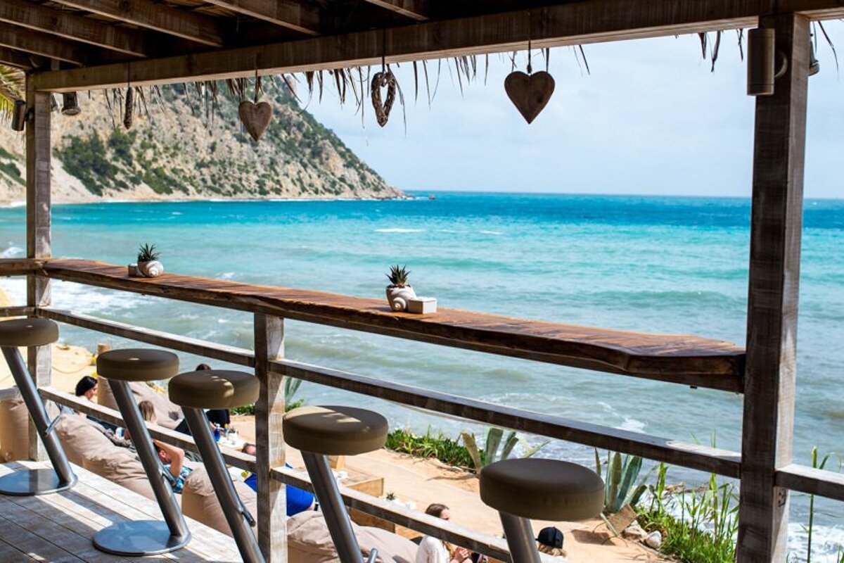 Amante Beach Club, Cala Llonga bar