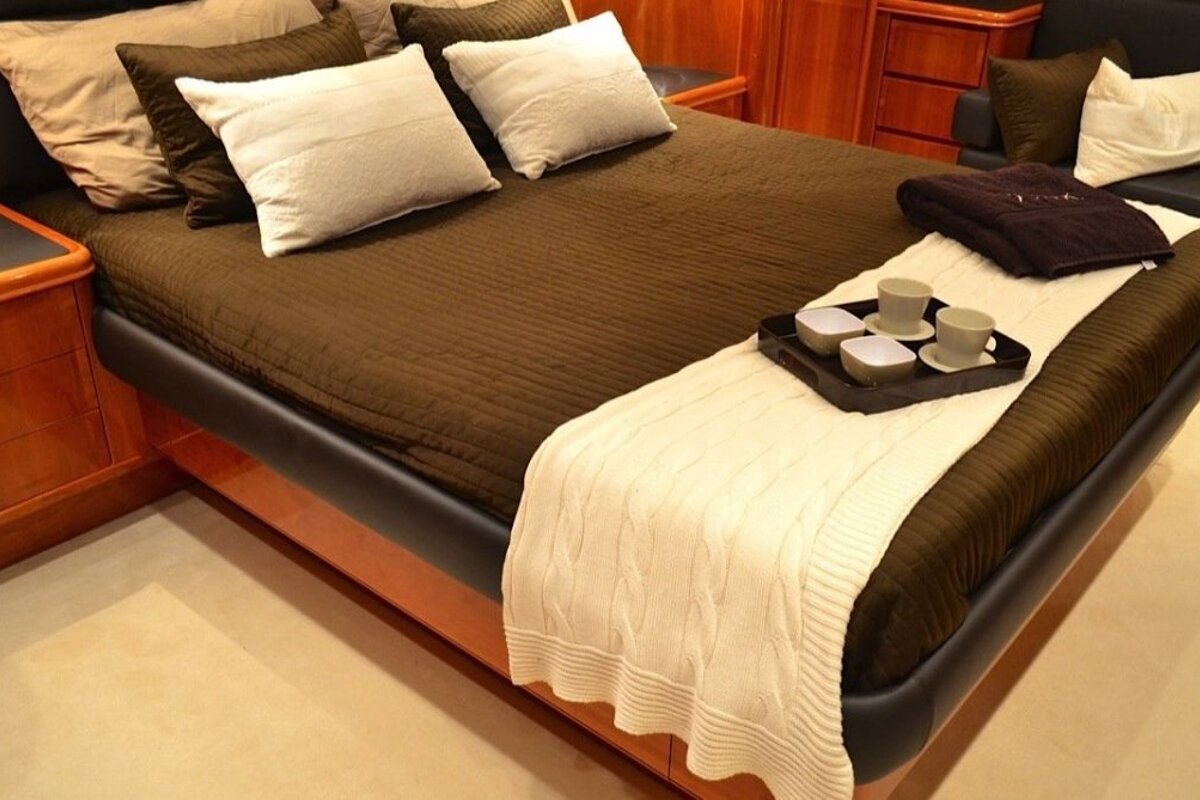 Canados 80' 24m Motor Yacht, Mallorca Island cabin