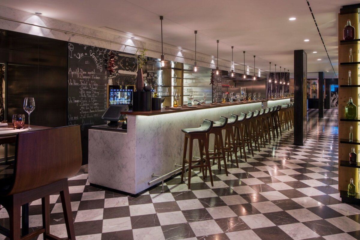 Eat-Hola Tapas Bar Restaurant, Verbier interior