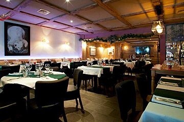 Le Savoy Restaurant, Arc 2000 interior