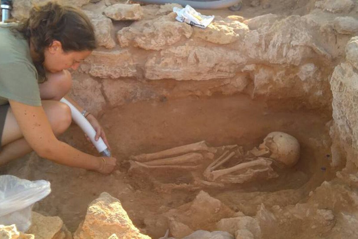 anthropologist working on an excavation mallorca