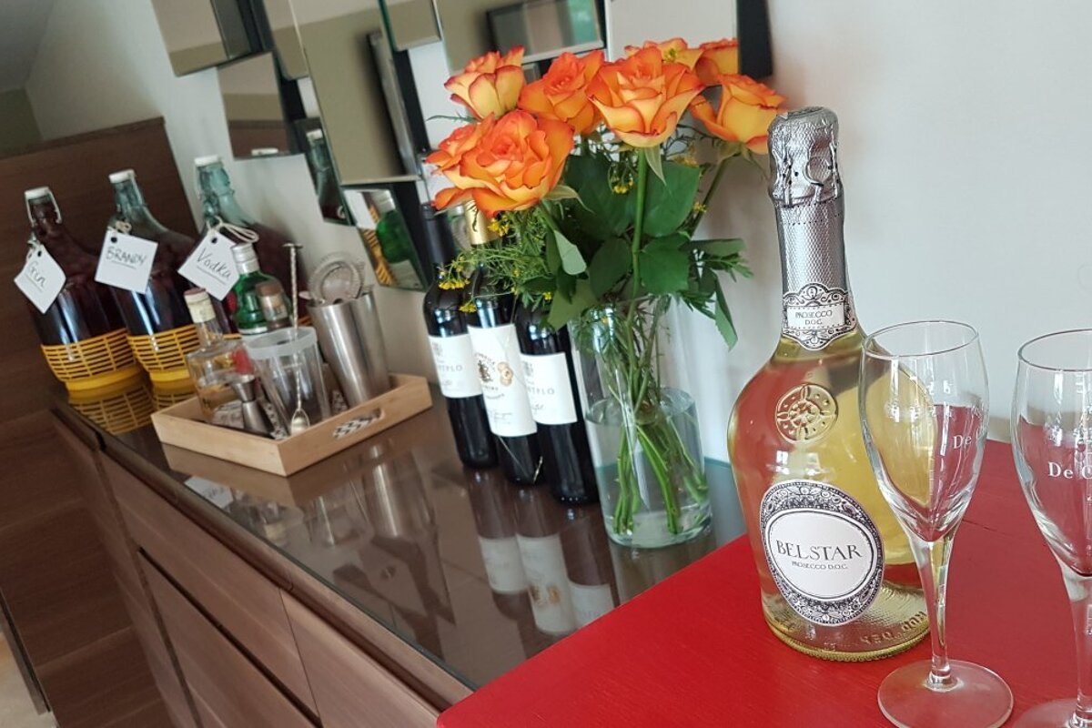 The Castle Chalet, Chamonix - Centre bar