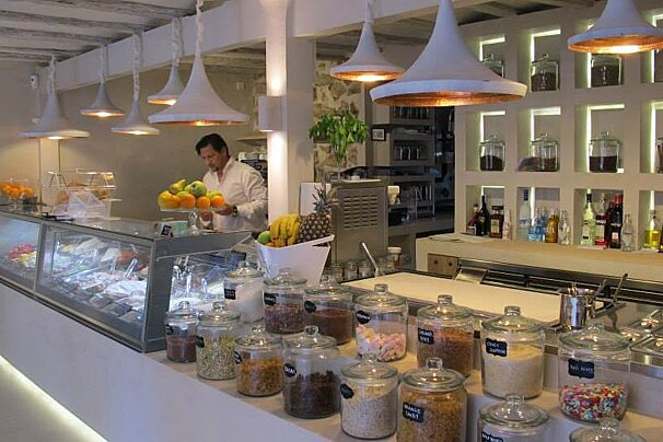 Vivi's Creamery Cafe, Ibiza Town interior