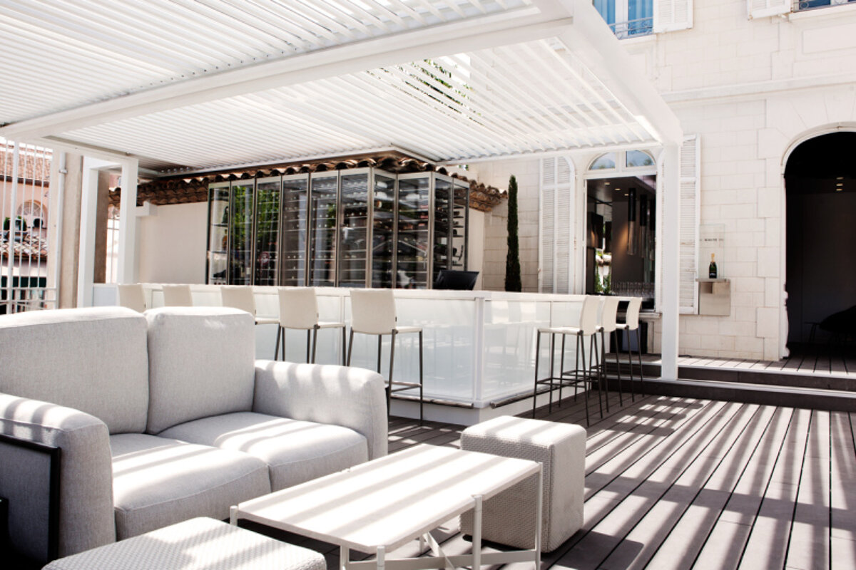 White 1921 Bar  exterior