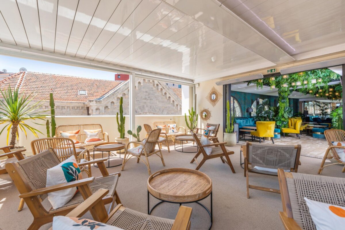 A room with a lot of chairs and tables