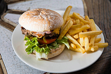 Bar La Taverne, Meribel Centre food