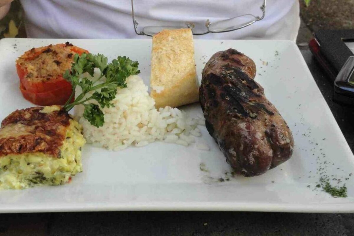 Cafe du Cours, Vacqueyras style of cuisine