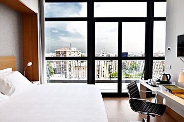 Hilton Garden Inn Hotel, Milan - Centre double bedroom