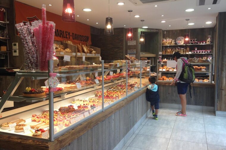 La Bonbonniere Bakery & Coffee Shop, Morzine interior