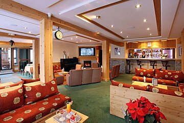 Le Pomme de Pin Hotel, Courchevel lounge room