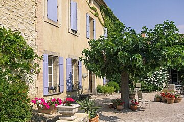 Les Carmes, Isle sur la Sorgue exterior