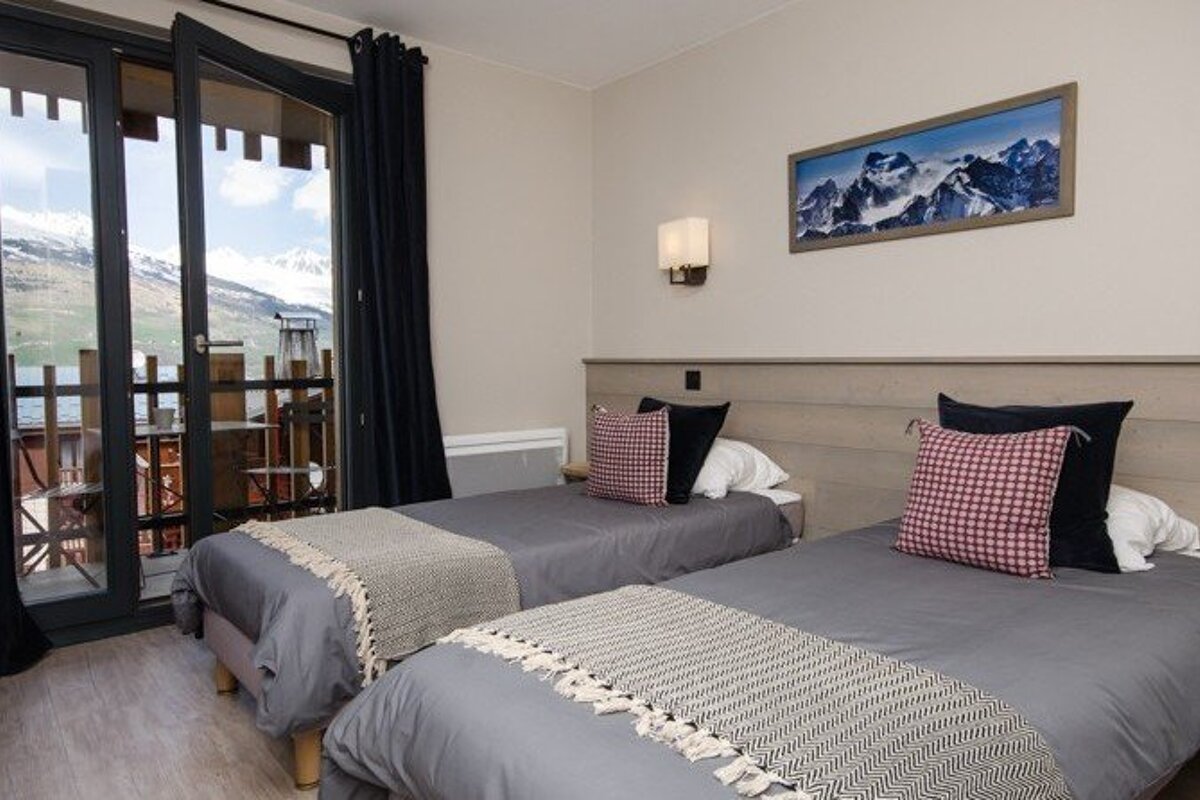 Lievre Blanc Chalet, Montchavin / Les Coches twin bedroom