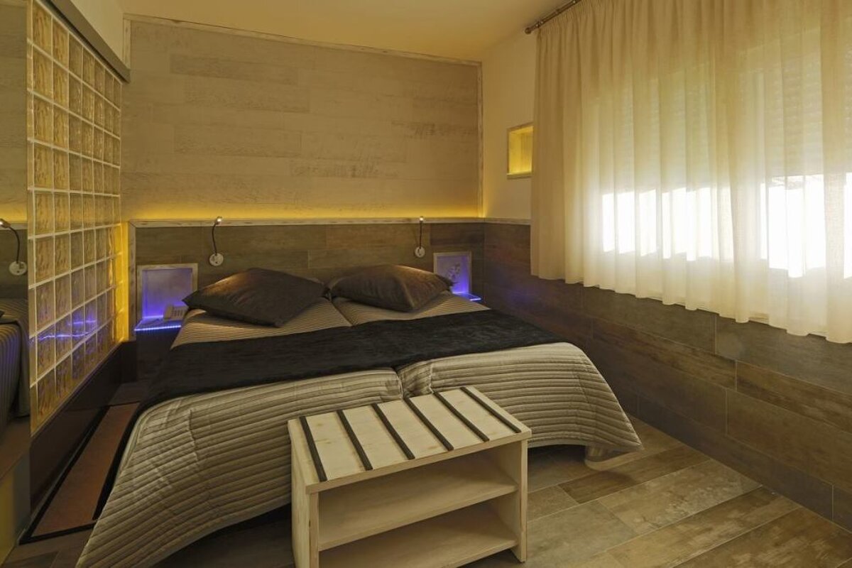 Lux Isla Hotel, Talamanca twin bedroom