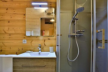 Arnaud Chalet, Les Arcs 1800 bathroom