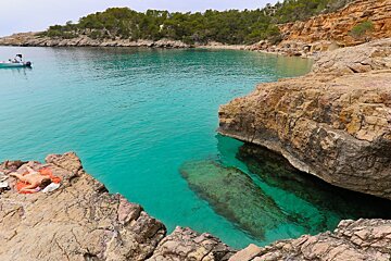Clear waters Cala Salada ibiza