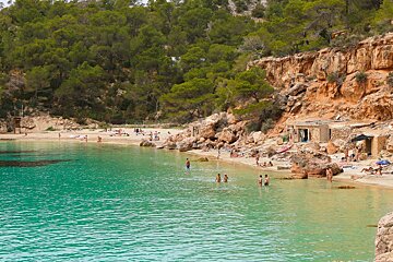 Narrow stretches of beach Cala Salada ibiza