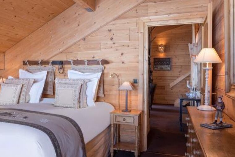 Chamois d'Or Hotel, Alpe d'Huez double bedroom