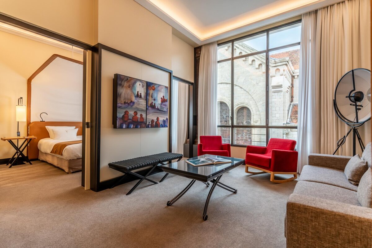 A hotel room with a couch and two chairs