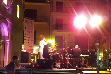 A man playing a piano in front of a sign that says fitz