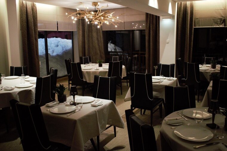 Le 1850 Restaurant Review, Courchevel 1850 interior
