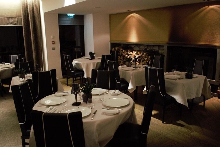 Le 1850 Restaurant Review, Courchevel 1850 interior