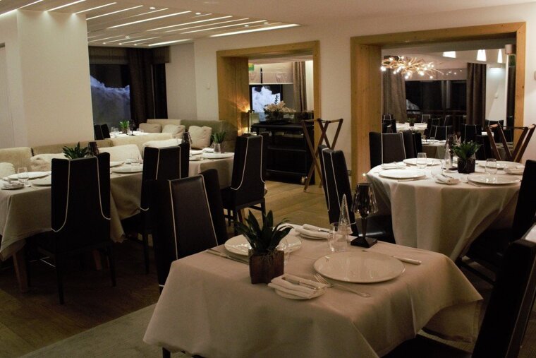 Le 1850 Restaurant Review, Courchevel 1850 interior