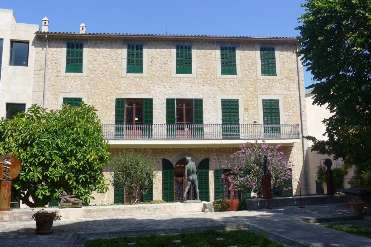 a view of the garden entrance in soller