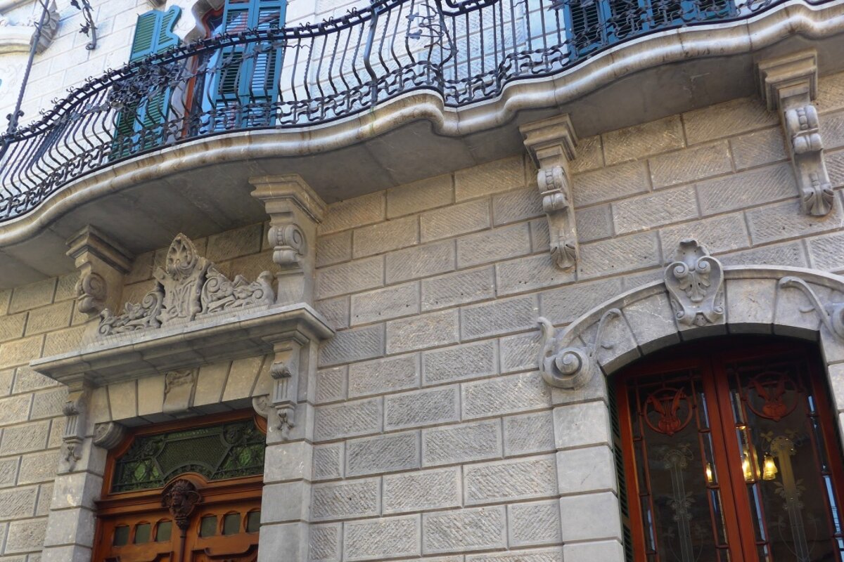 the front of the building in soller mallorca