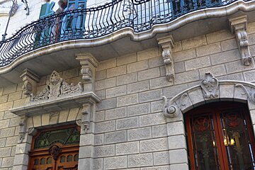 the front of the building in soller mallorca