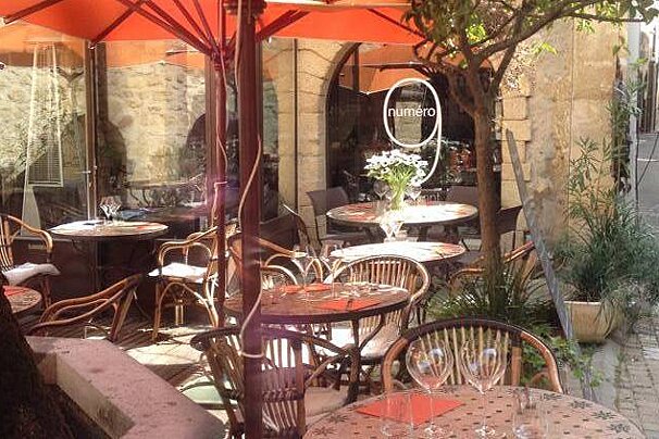 Numero 9, Lourmarin restaurant terrasse