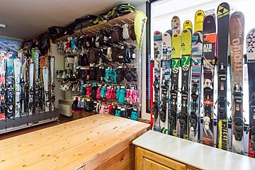 Skimium - Ski Center SL Sports Ski Hire, Les Deux Alpes shop interior