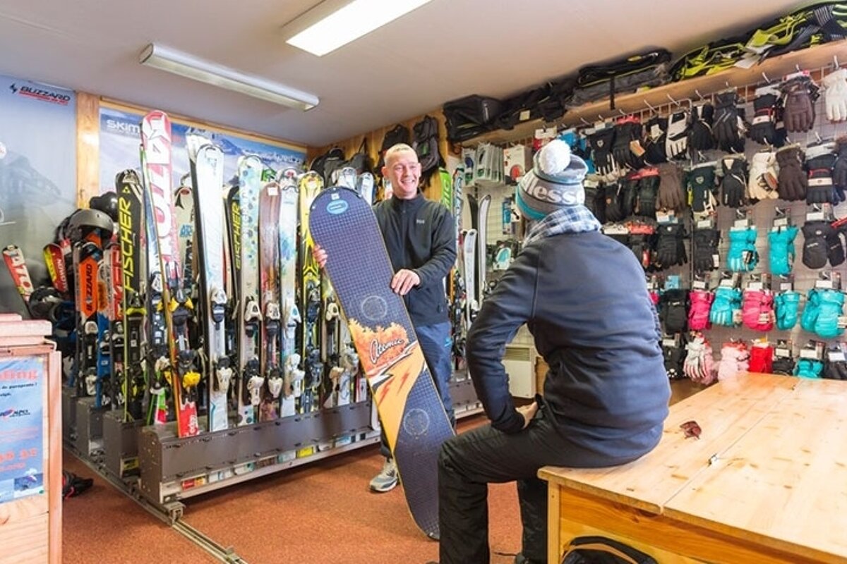Skimium - Ski Center SL Sports Ski Hire, Les Deux Alpes shop interior