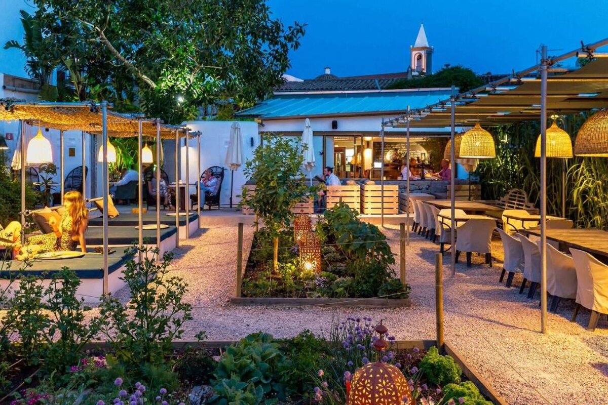 The Giri Cafe Restaurant, San Juan restaurant terrasse