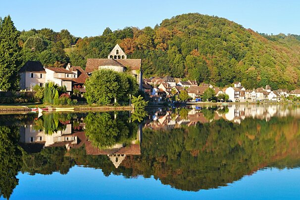 looking across the river to beaulieu sur dordogne