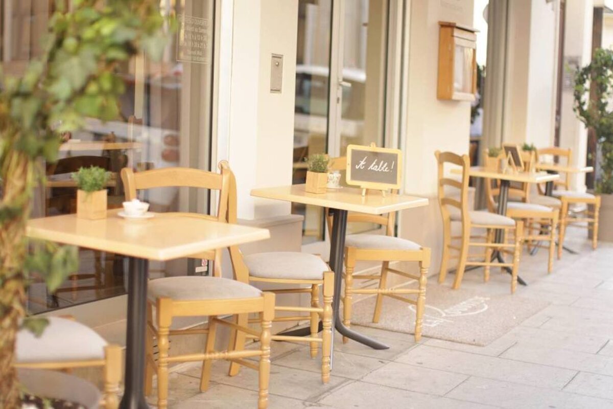 La Roustide Restaurant, Nice exterior